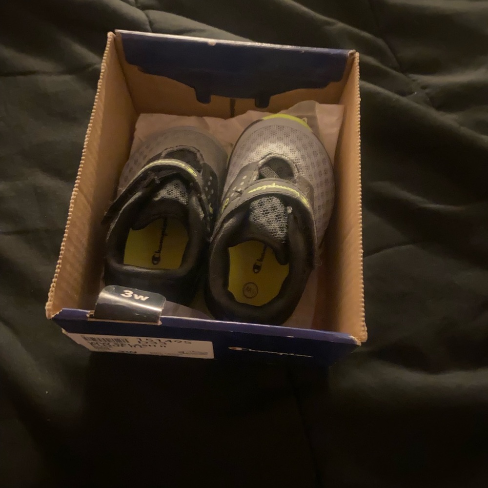 baby Sneakers size 3W
